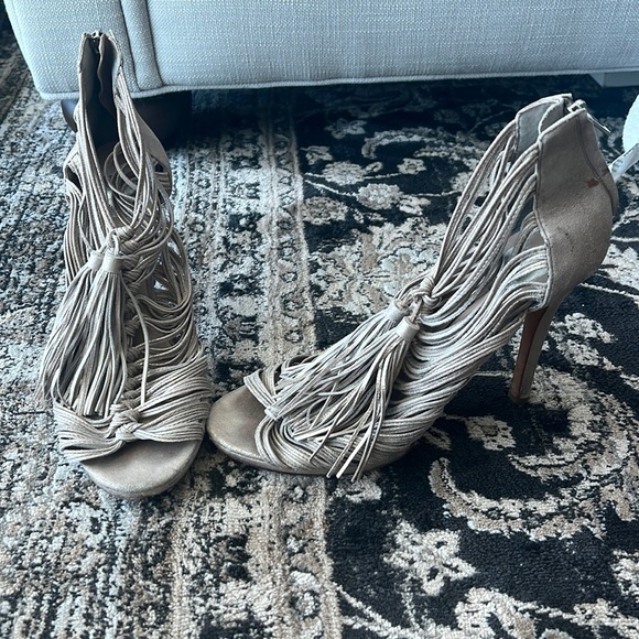Dolce Vita size 9 champagne back zipper heels with tassels - Picture 1 of 8